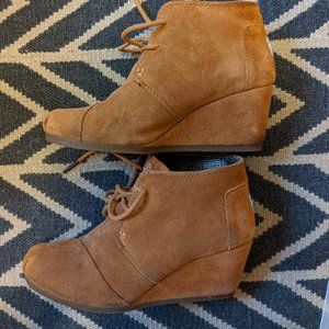 TOMS Brown Kala Wedge Booties Size W6